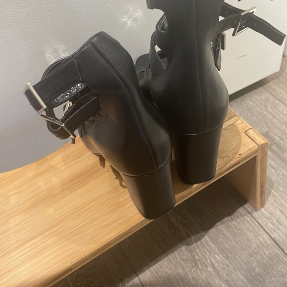 BEAUTIFUL Saint Laurent black wrap up block heels size 7 in EXCELLENT condition! - Picture 5 of 9